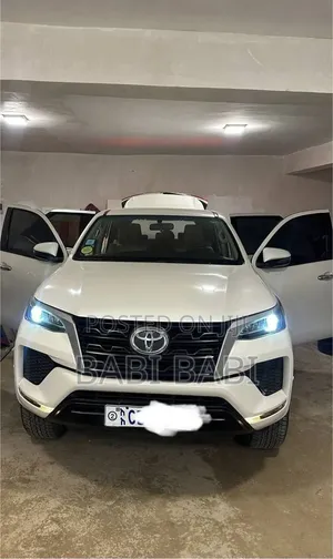 Toyota Fortuner 2022 White