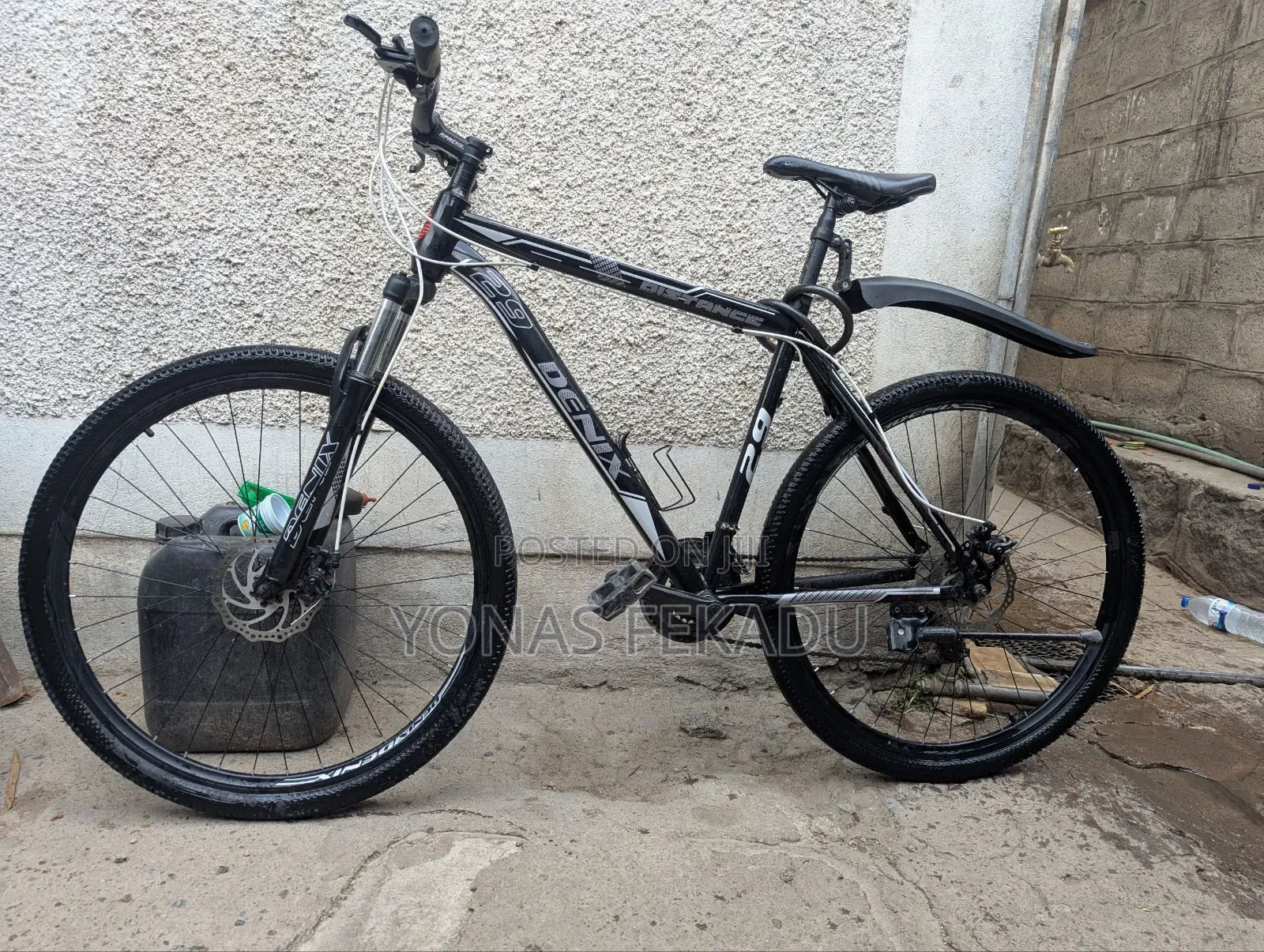 Denix Gaint Embassy 29 Inche Bike