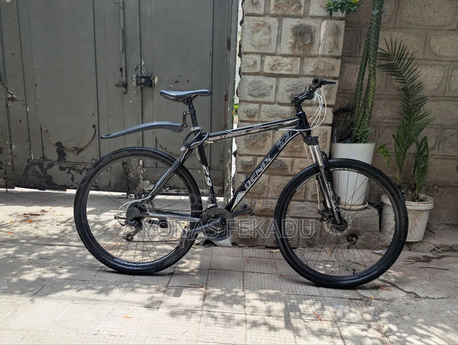 Denix Gaint Embassy 29 Inche Bike