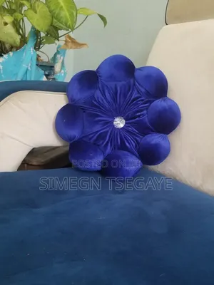 የሶፋ እና የመጋረጃ