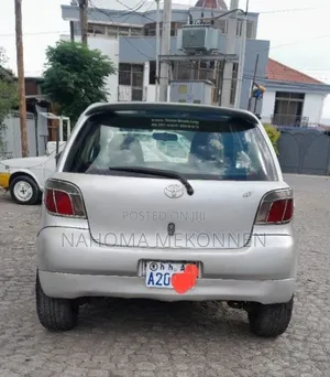 Toyota Vitz 2001 Silver