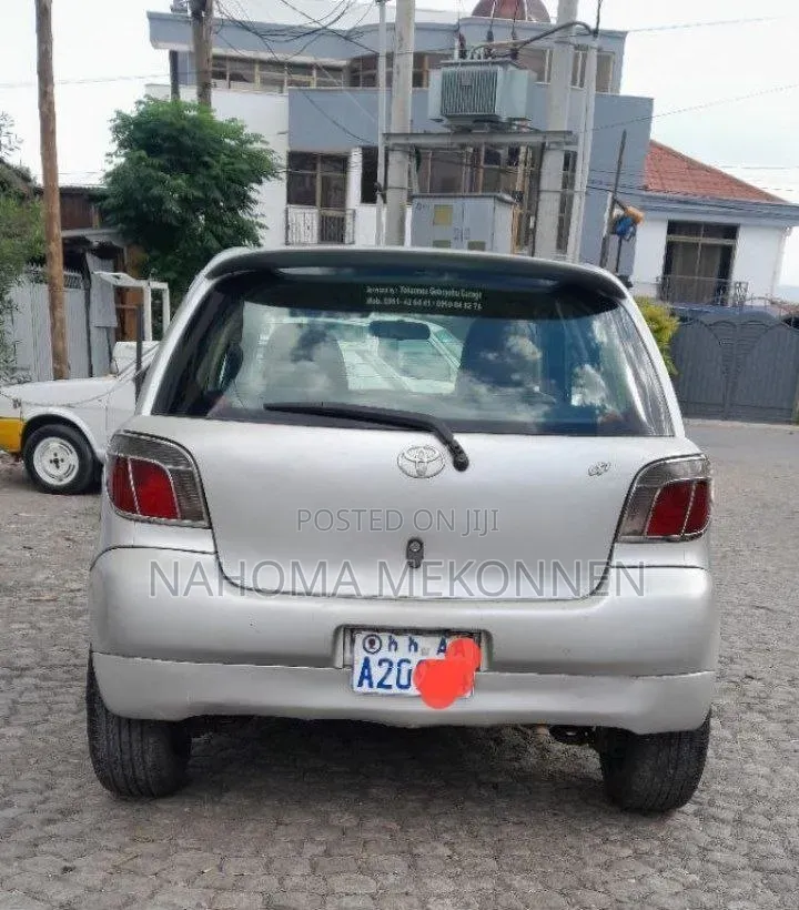 Toyota Vitz 2001 Silver