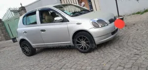 Toyota Vitz 2001 Silver