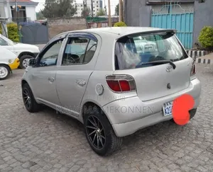 Toyota Vitz 2001 Silver