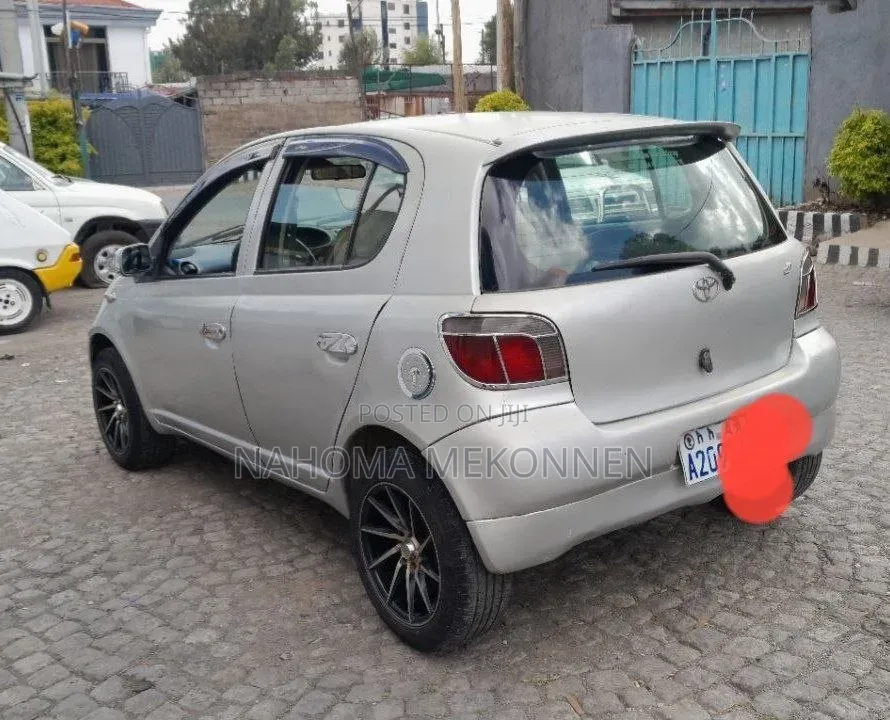 Toyota Vitz 2001 Silver