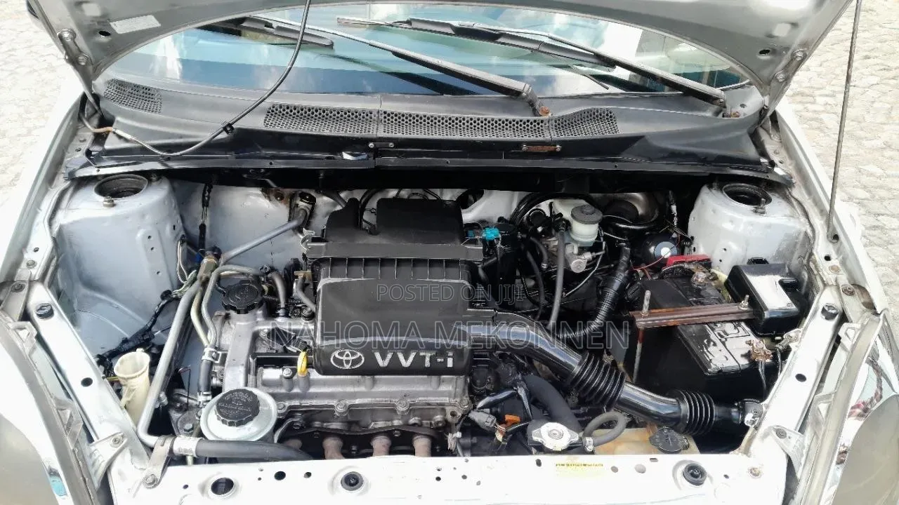 Toyota Vitz 2001 Silver