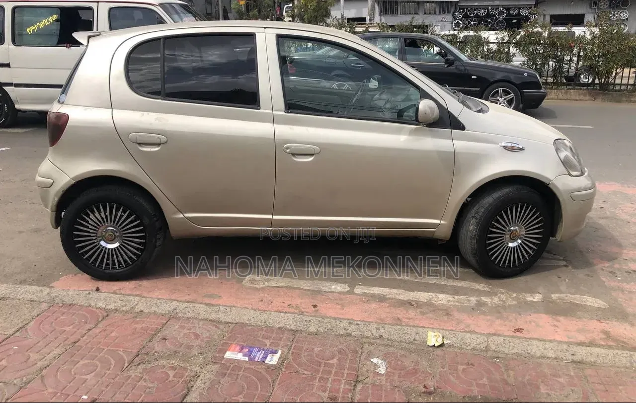Toyota Vitz 2004 Gold