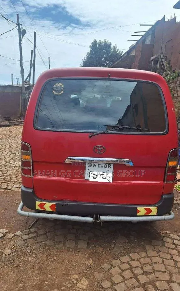 Toyota HiAce 2011 Red