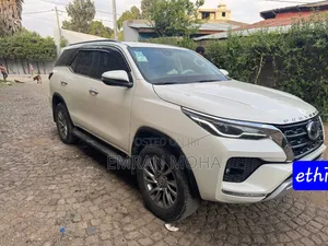 Toyota Fortuner 2021 White