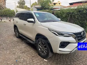 Toyota Fortuner 2021 White