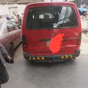 Toyota HiAce 2001 Red