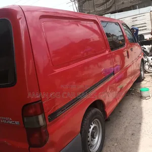 Toyota HiAce 2001 Red