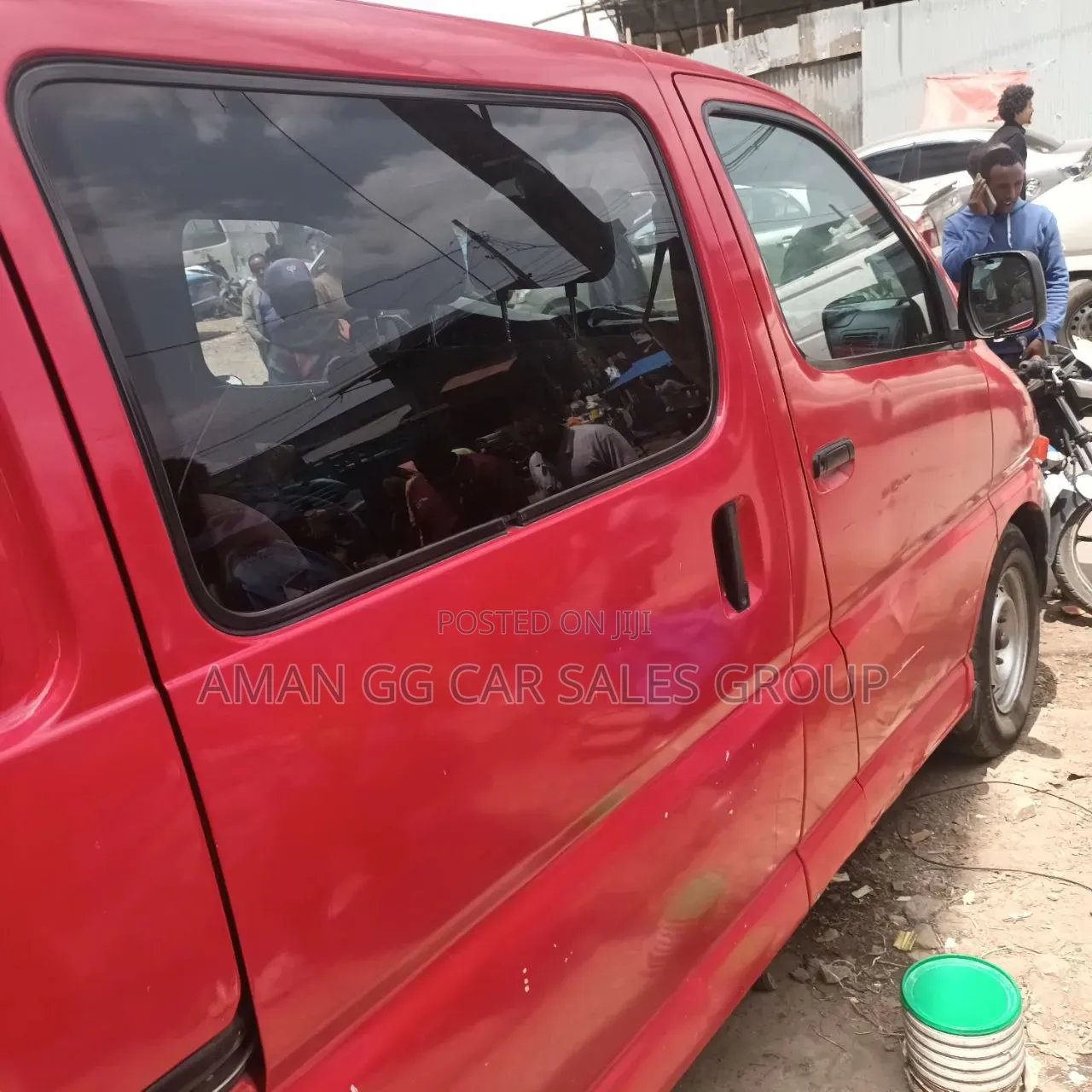Toyota HiAce 2001 Red