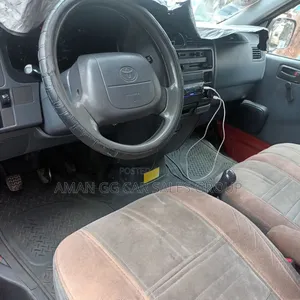 Toyota HiAce 2001 Red