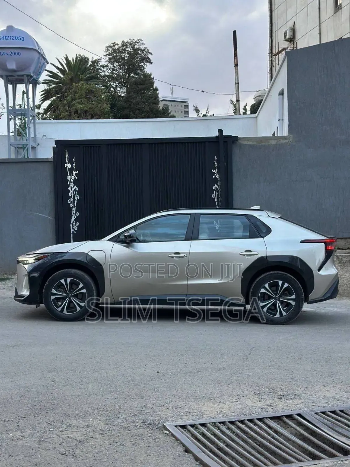 Toyota bZ4X 2023 Silver