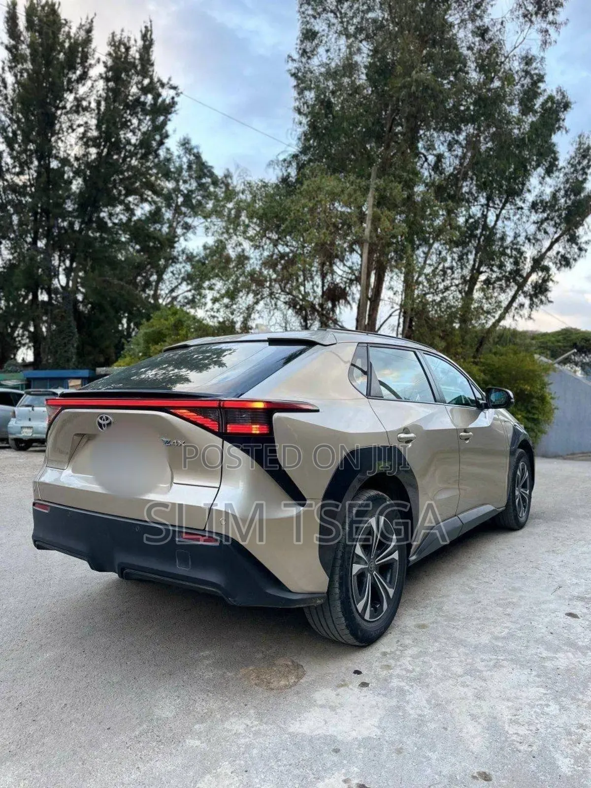 Toyota bZ4X 2023 Silver