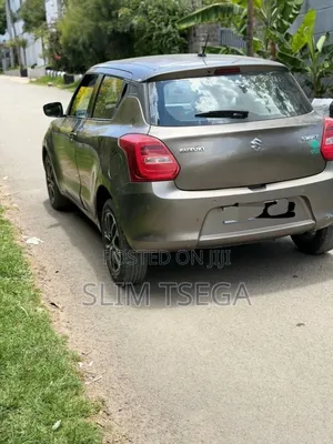 Suzuki Swift 2022 Gray