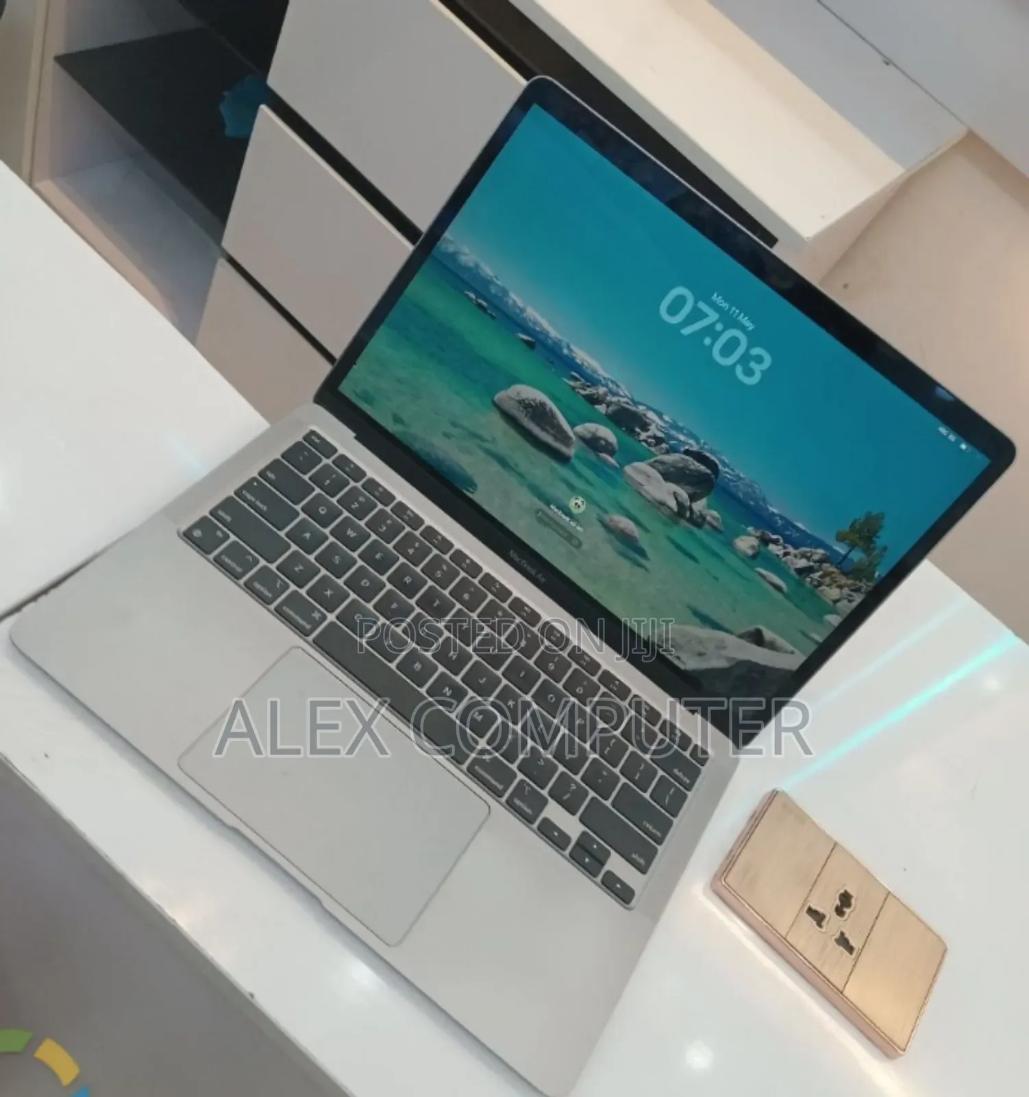 New Laptop Apple MacBook Air 2020 M1 16GB Apple M1 SSD 512GB