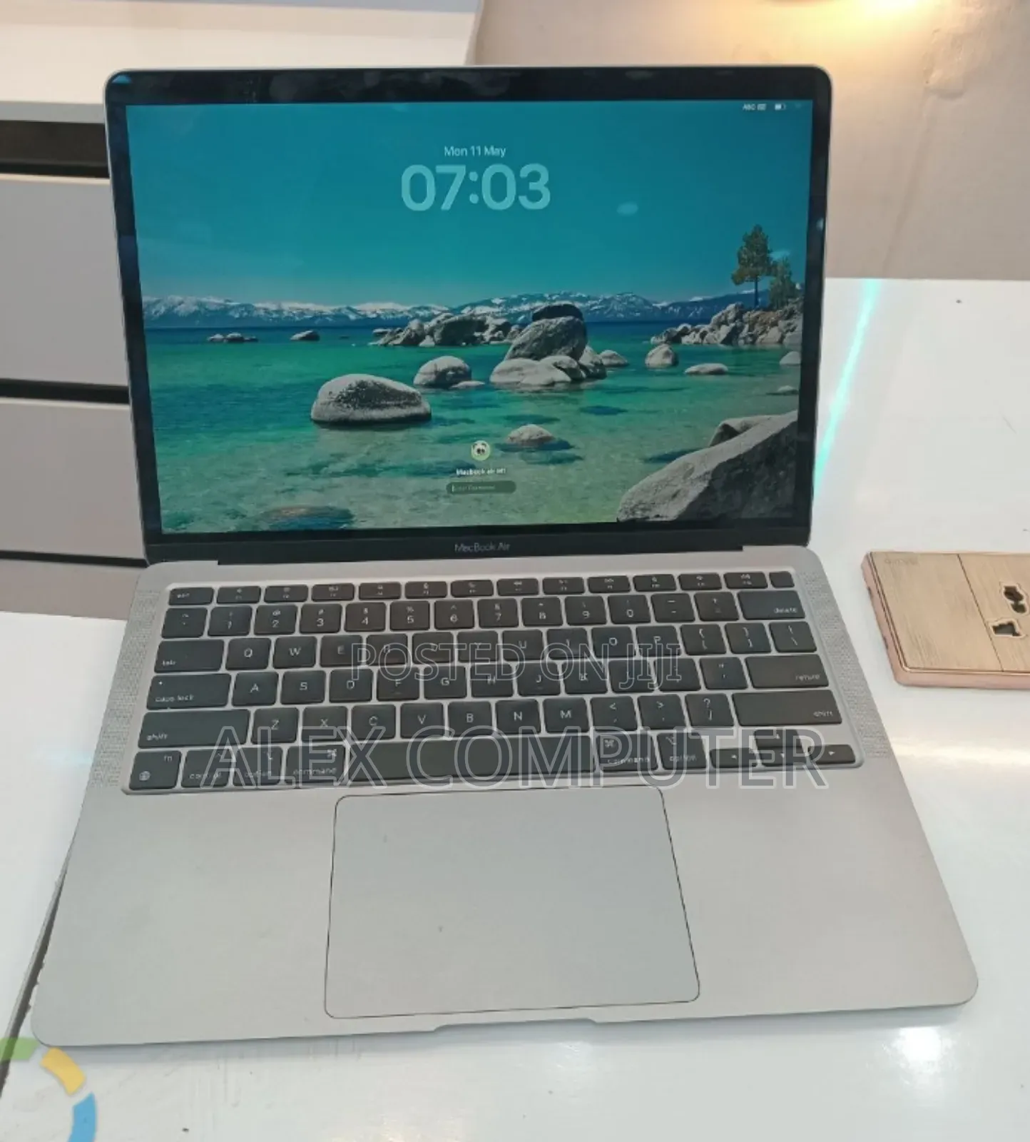 New Laptop Apple MacBook Air 2020 M1 16GB Apple M1 SSD 512GB
