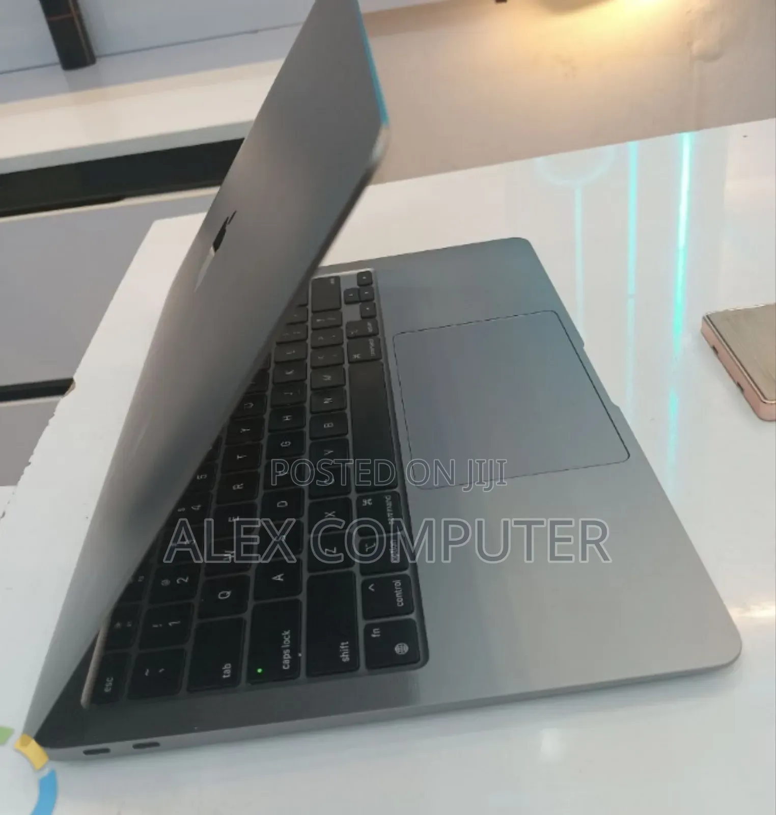 New Laptop Apple MacBook Air 2020 M1 16GB Apple M1 SSD 512GB