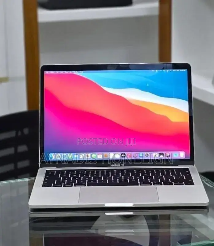 New Laptop Apple MacBook Pro 2019 16GB Intel Core i7 SSD 256GB