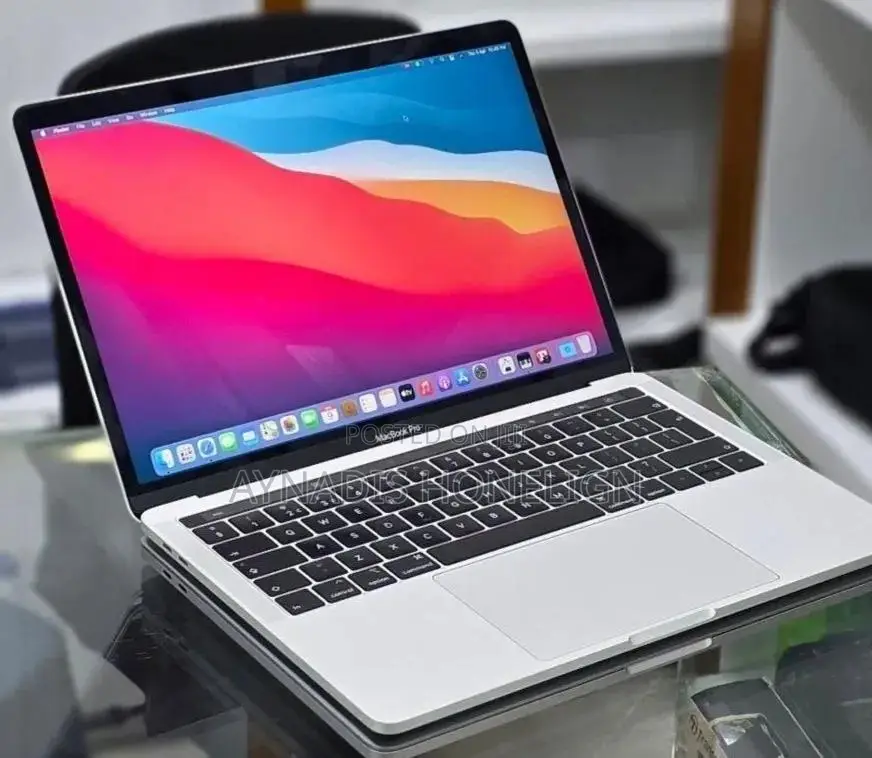 New Laptop Apple MacBook Pro 2019 16GB Intel Core i7 SSD 256GB