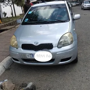 Toyota Vitz 2004 Silver