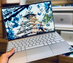 New Laptop Dell XPS 13 8GB Intel Core i5 SSD 256GB