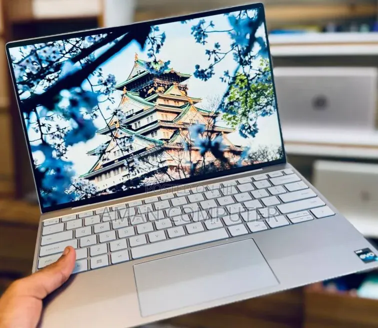 New Laptop Dell XPS 13 8GB Intel Core i5 SSD 256GB