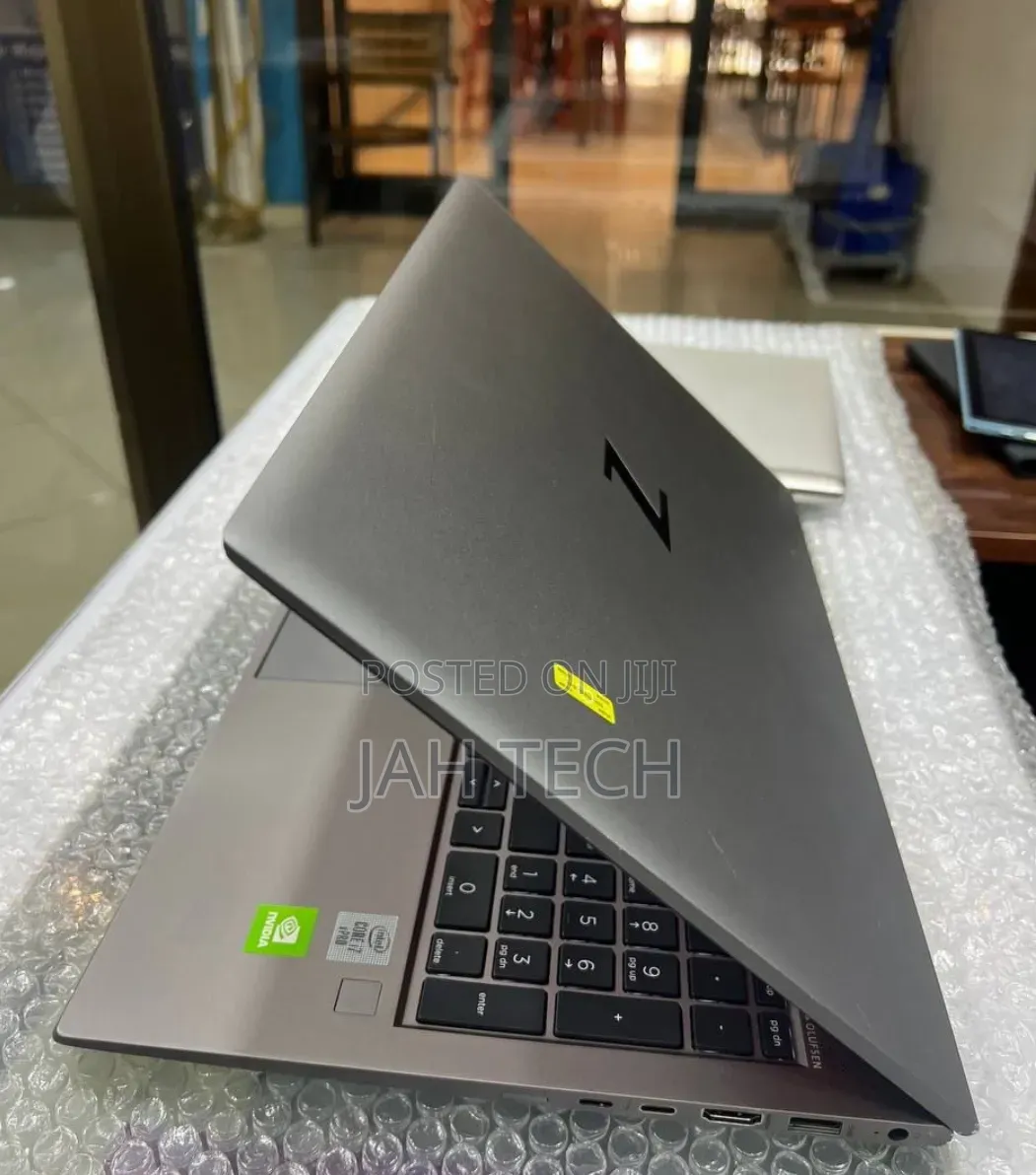 New Laptop HP ZBook Studio G8 16GB Intel Core i7 SSD 512GB