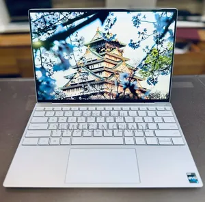 New Laptop Dell XPS 13 8GB Intel Core i5 SSD 256GB