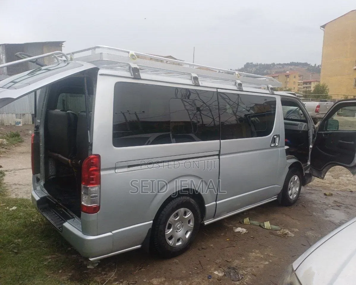 Toyota HiAce 2007 Silver