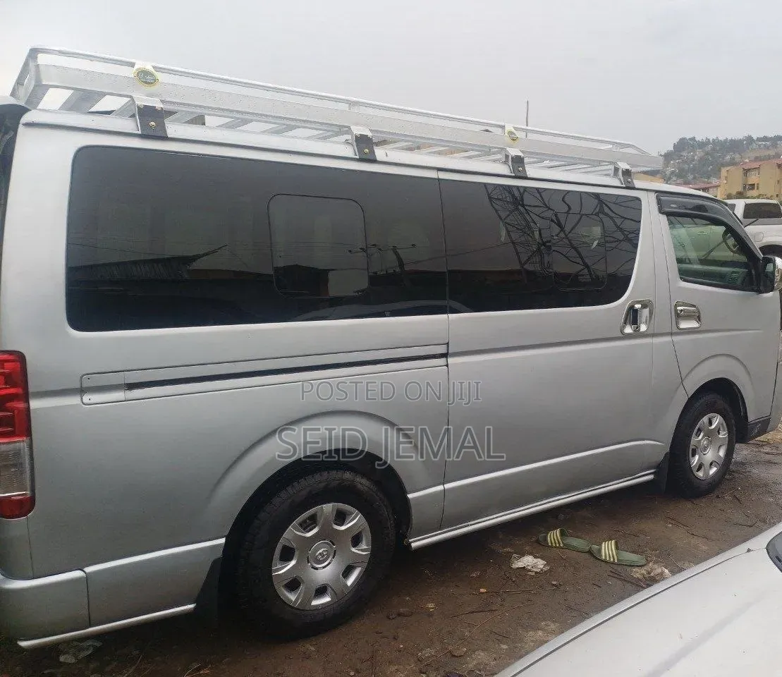 Toyota HiAce 2007 Silver