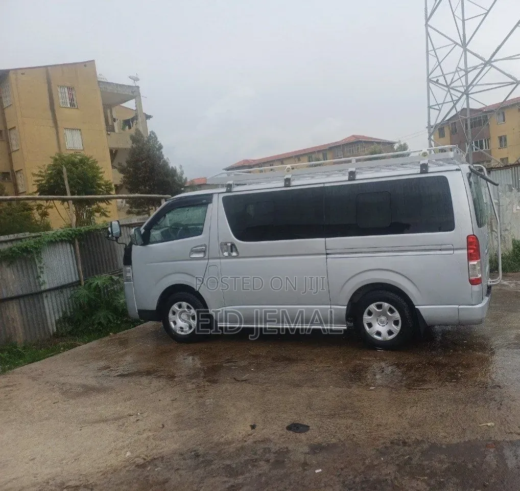 Toyota HiAce 2007 Silver