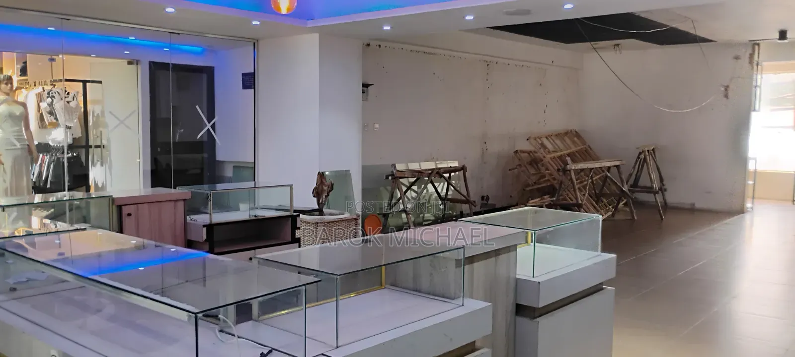 Show Room for Rent