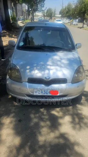 Toyota Vitz 2000 Silver