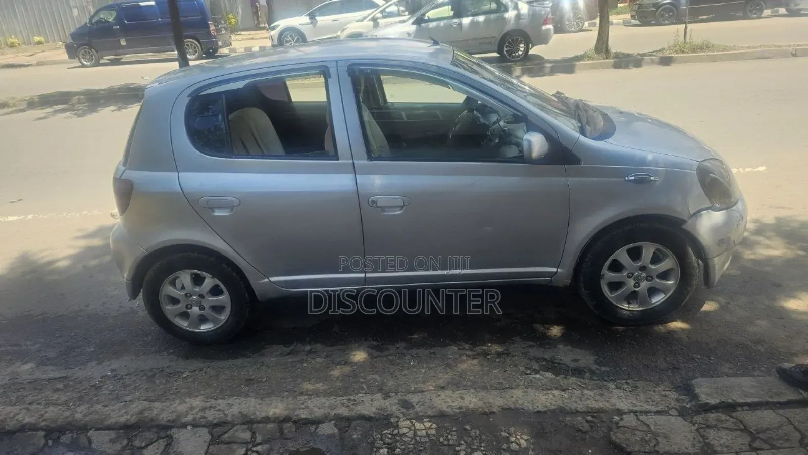 Toyota Vitz 2000 Silver