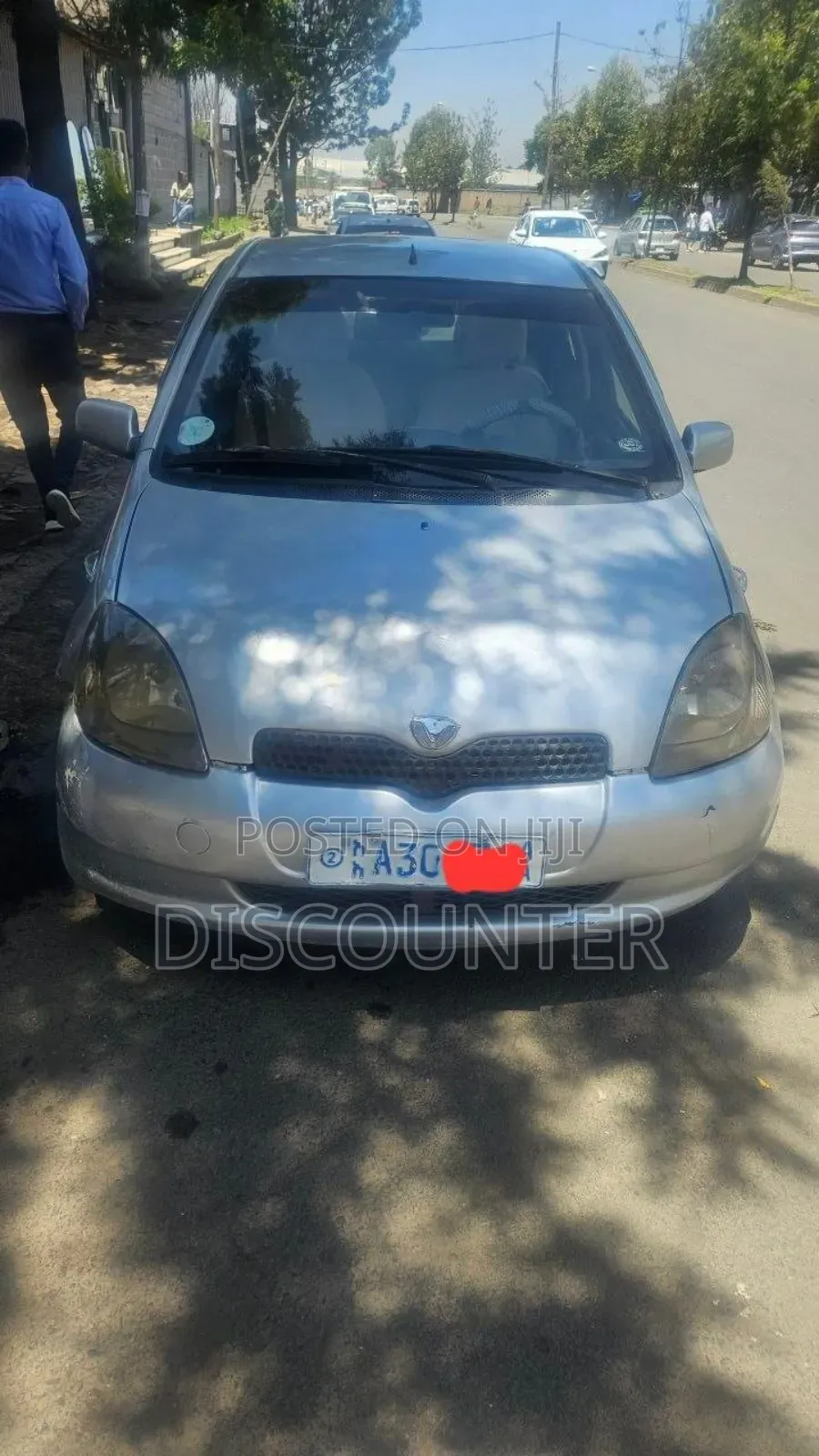 Toyota Vitz 2000 Silver