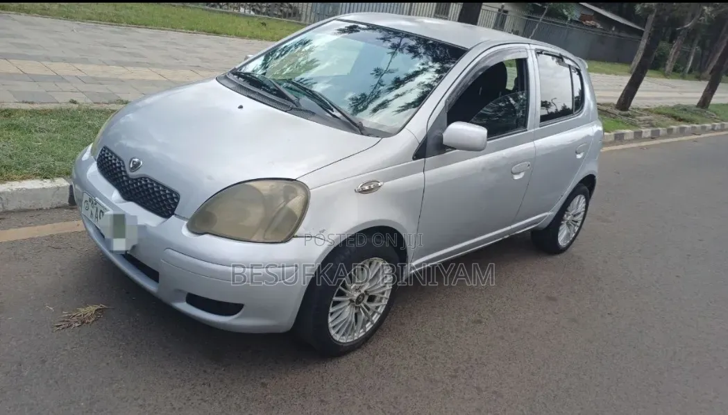 Toyota Vitz 1.0 FWD 3dr 2003 Silver