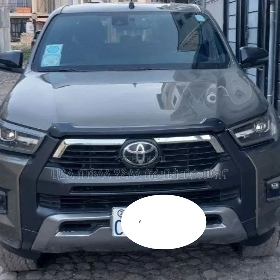 Toyota Hilux 2021 Maroon