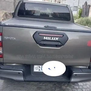 Toyota Hilux 2021 Maroon
