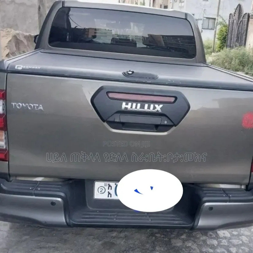 Toyota Hilux 2021 Maroon