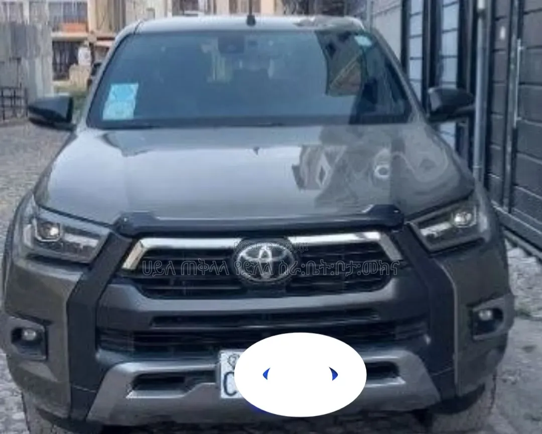 Toyota Hilux 2021 Maroon