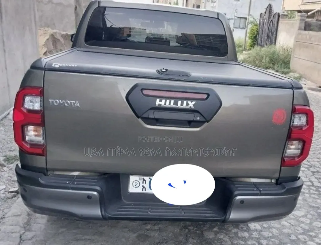 Toyota Hilux 2021 Maroon