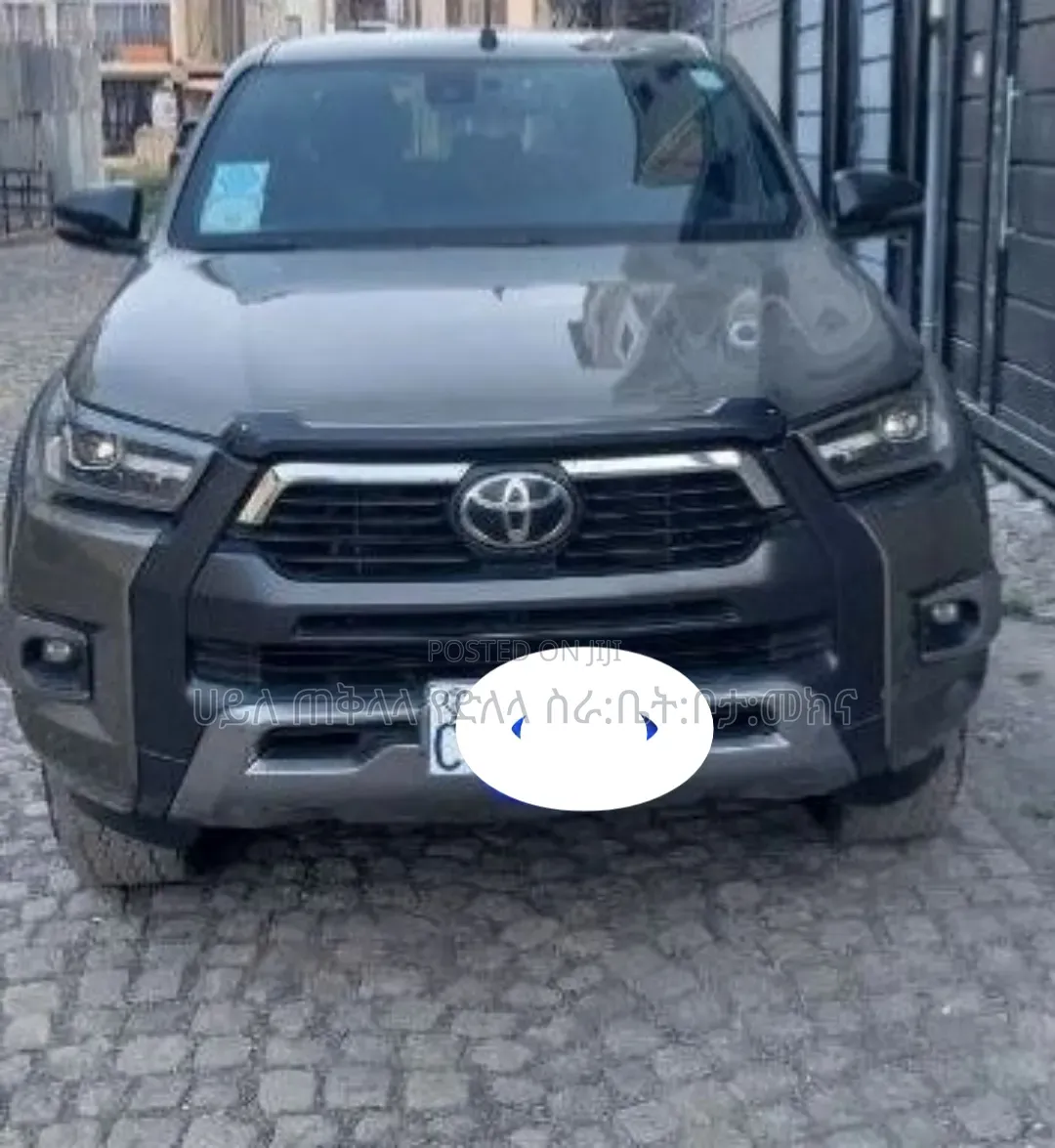 Toyota Hilux 2021 Maroon