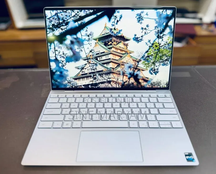 New Laptop Dell XPS 13 8GB Intel Core i5 SSD 256GB