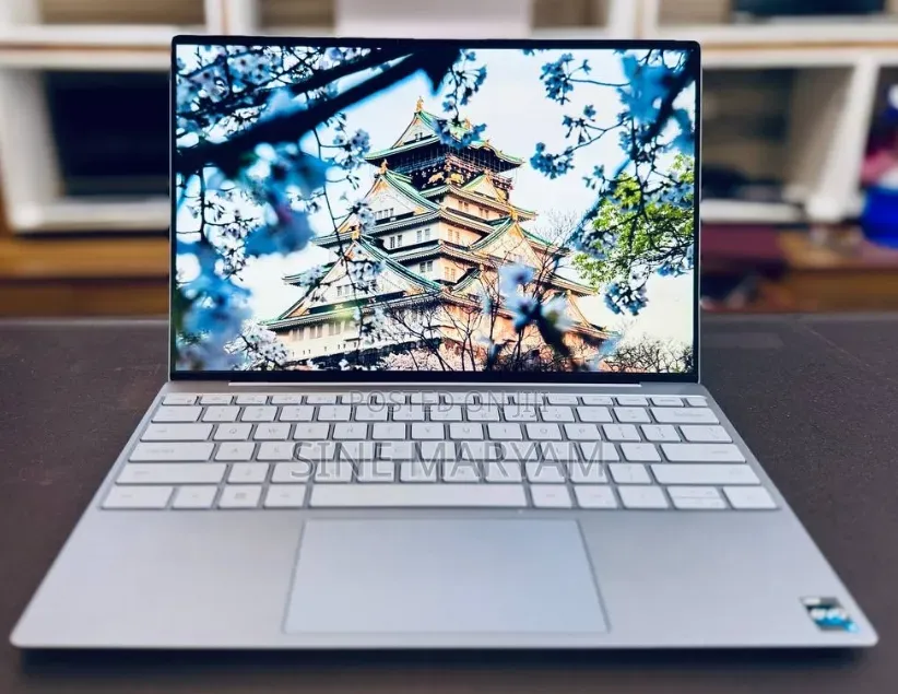 New Laptop Dell XPS 13 8GB Intel Core i5 SSD 256GB