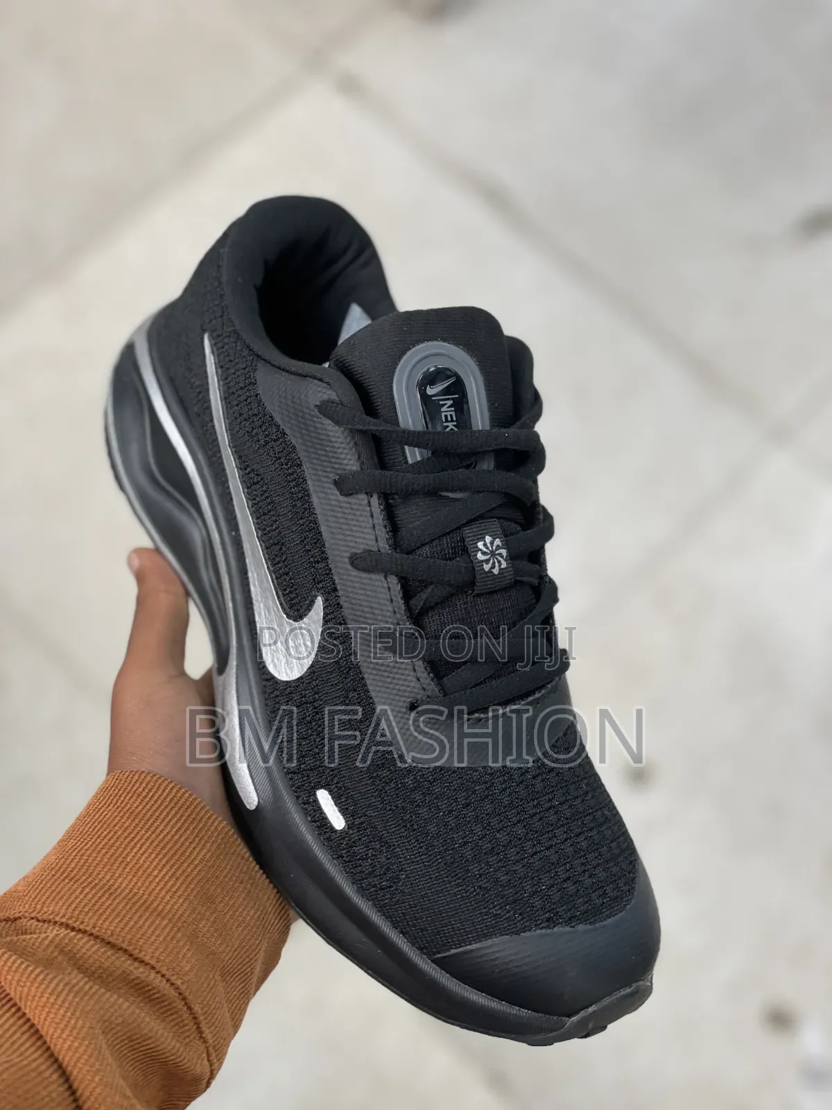 Nike Trainer: Silver Streak