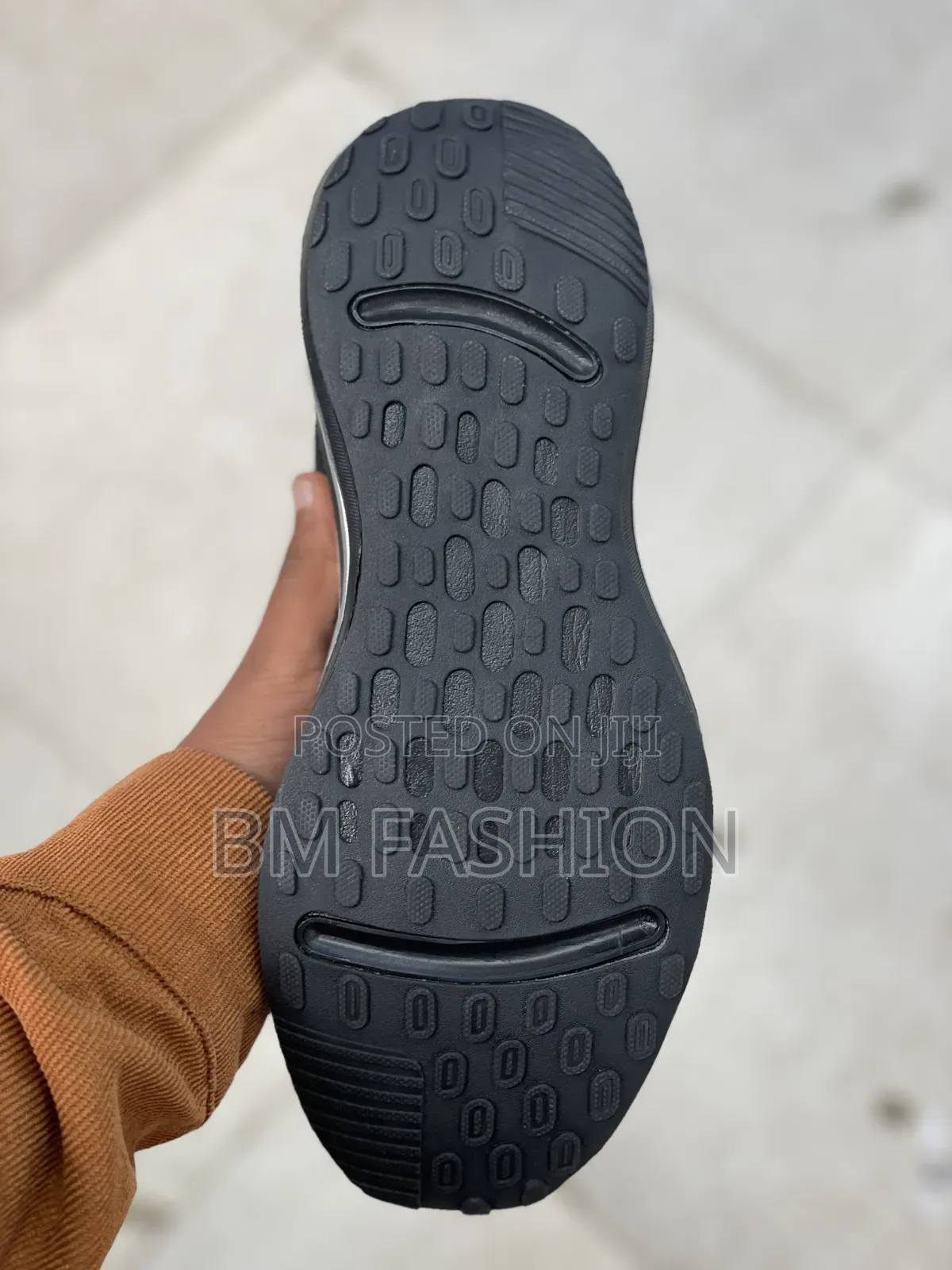 Nike Trainer: Silver Streak