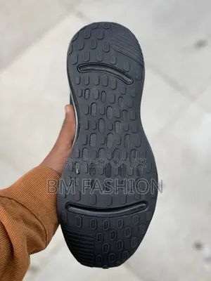Nike Trainer: Silver Streak